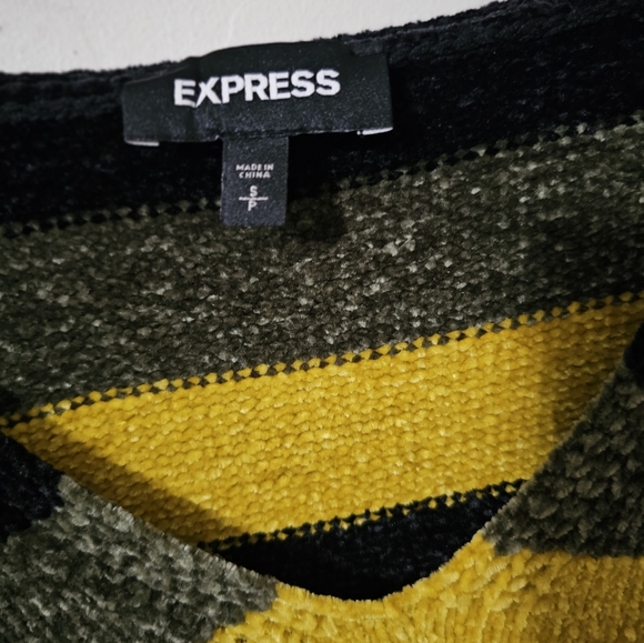 Top - Picture 2 of 2